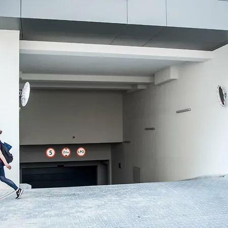 Targi Z Garazem I Silownia Познань