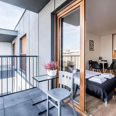 Targi Z Garazem I Silownia Apartment *