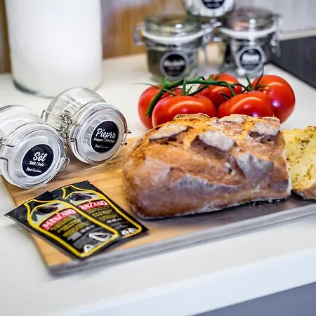 Targi Z Garazem I Silownia *