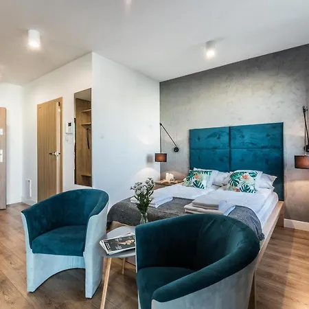 Targi Z Garazem I Silownia * 포즈난