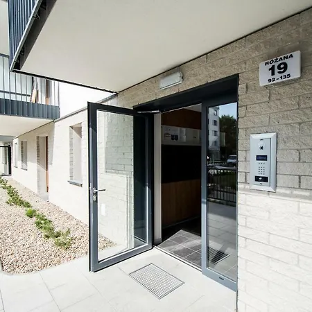 Targi Z Garazem I Silownia Apartment *