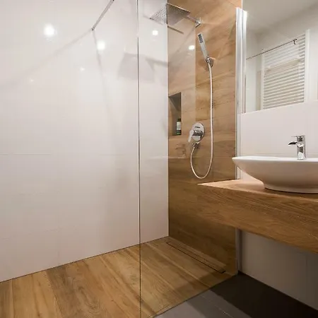 Targi Z Garazem I Silownia *