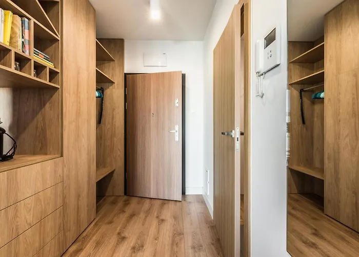 Targi Z Garazem I Silownia *