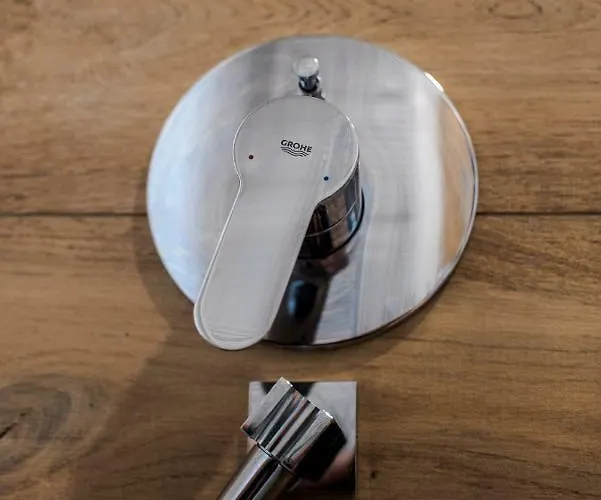 Targi Z Garazem I Silownia * بوزنان