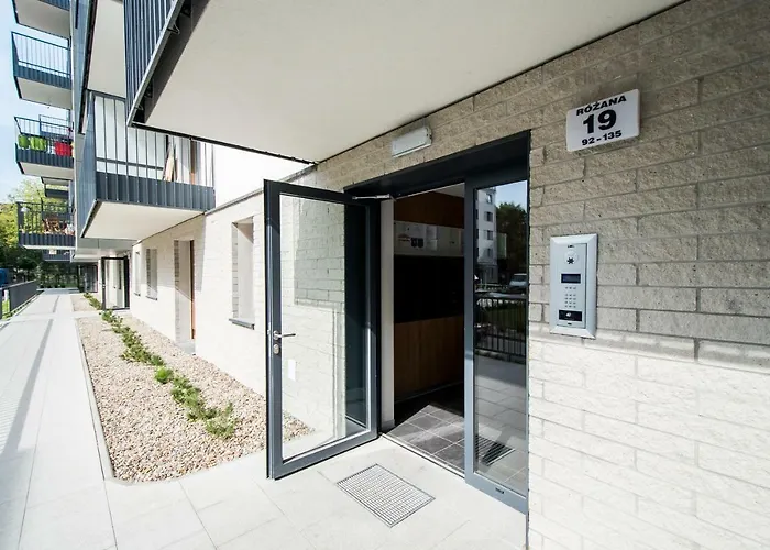 Targi Z Garazem I Silownia شقة *